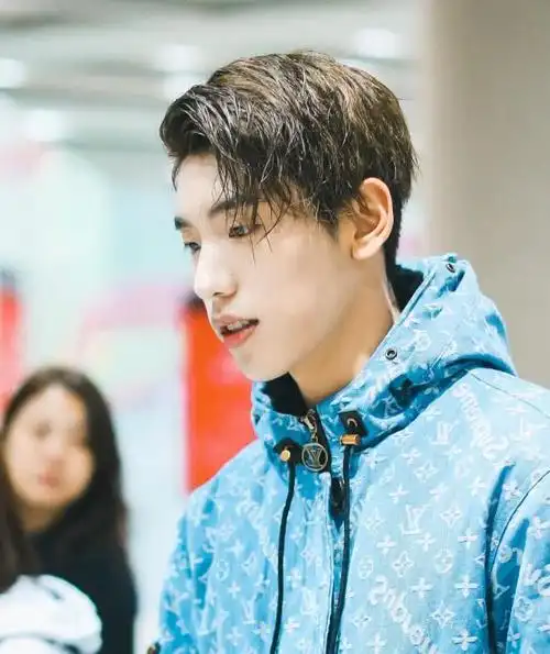 有一种怦然心动叫做王子异,笑起来太迷人了,神仙颜值没错了