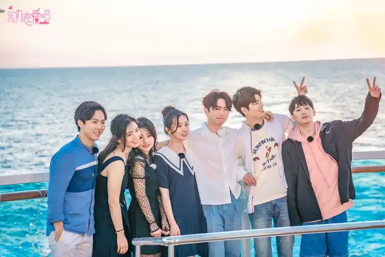 《我们恋爱吧》约会日状况百出,朱正廷围观称"压力大"