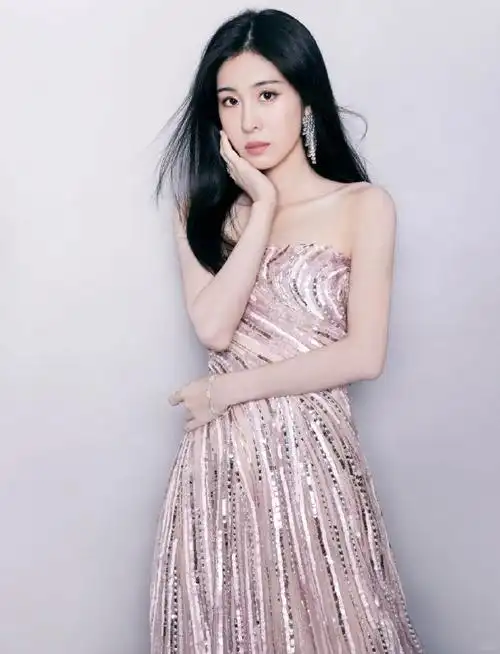 张碧晨未婚生女,至今让我非常震惊,她一个漂漂亮亮的女歌手,跟华晨宇