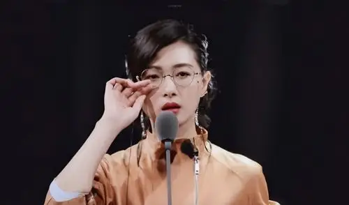 万茜(图源:微博) - 堆糖,美图壁纸兴趣社区