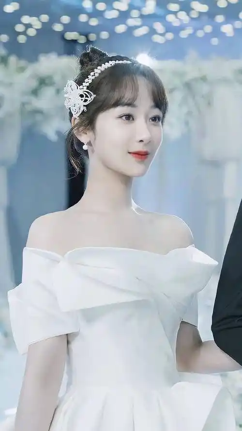 女明星穿婚纱:赵丽颖戴墨镜,迪丽热巴时尚,杨紫这回穿对了_造型_晓彤