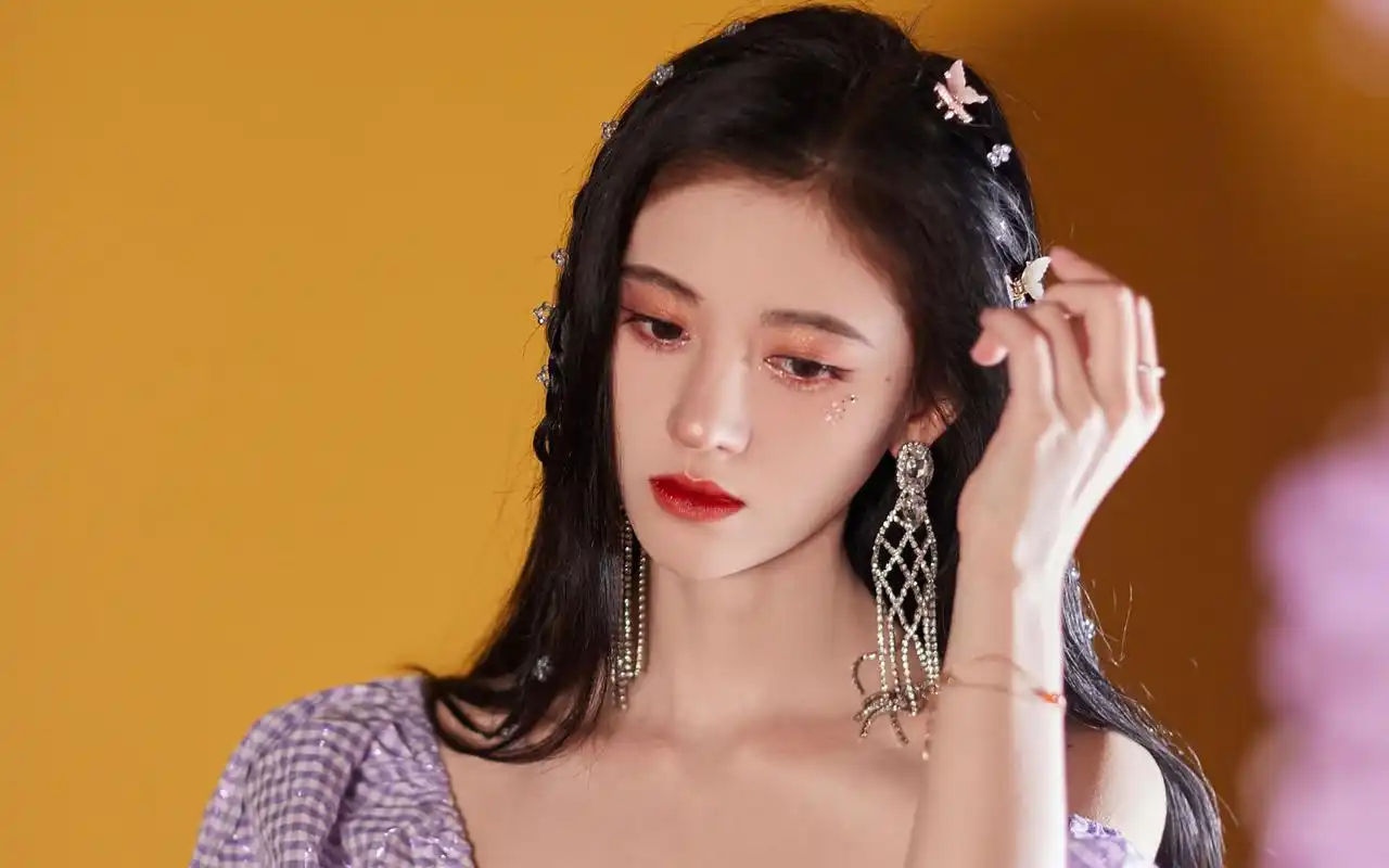 鞠婧祎紫裙仙气高清桌面壁纸