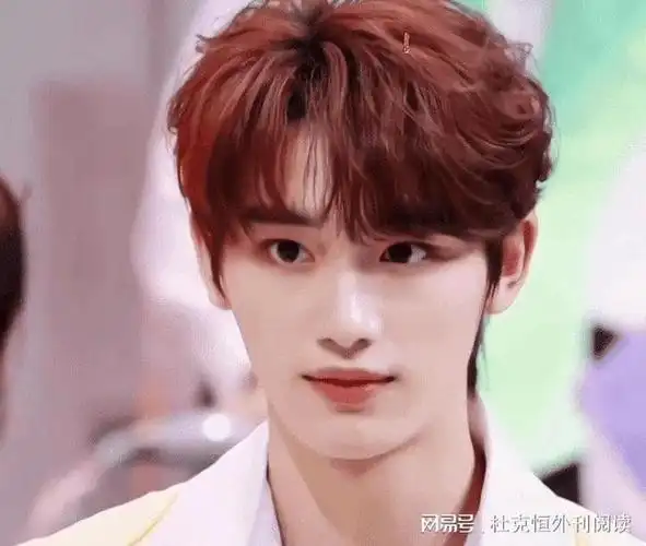 丁程鑫大胆尝试新发色, 黑色魅力背后的故事|发型|白皙|自我挑战|华语