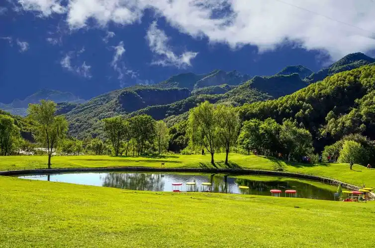 玉渡山自然风景区位于延庆城区10公里,龙庆峡景区上游,海坨山