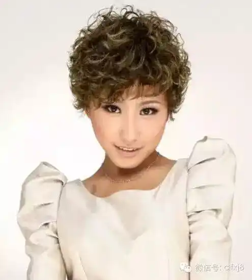 超短发烫个卷更美