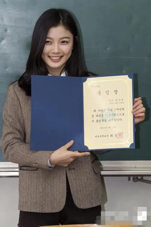 赵丽颖初中毕业照曝光 允儿池昌旭金裕贞朴宝剑等韩星毕业照盘点