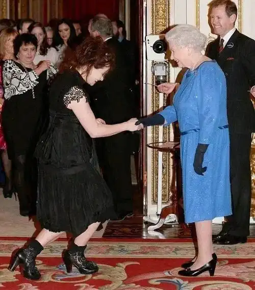 原创【英国文化】十一特辑——皇家礼仪之屈膝礼