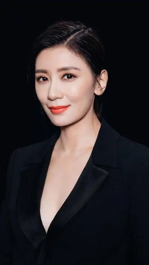 演员贾静雯,她饰演过武媚娘,也扮演过赵敏,来看美美哒照片吧