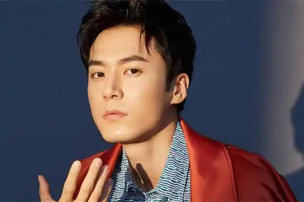 饰演楚国亡国公主马馥雅,而茅子俊则出演马馥雅(林心如)的弟弟马度云