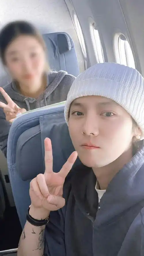 坐飞机偶遇鹿晗##鹿晗