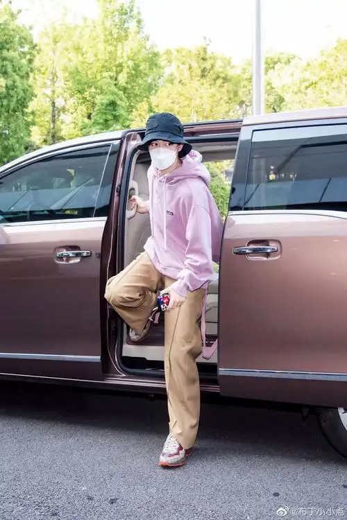 消息任嘉伦上海出发飞往青岛粉嫩嫩的超鹅越来越逆生长了