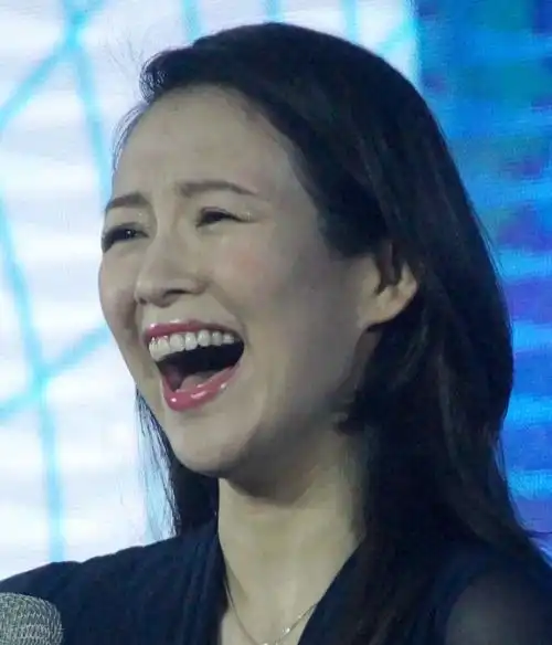 章子怡开怀大笑让人忍不住也笑了