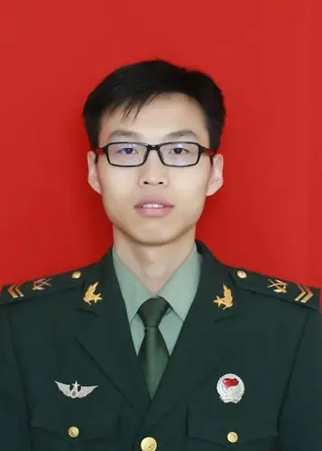 冯明光,2008年12月入伍,大专文化,上士军衔,现任北部战区陆军某部报道