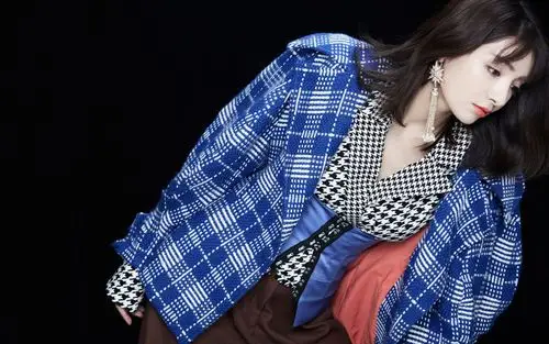 麦迪娜个性时尚写真桌面壁纸