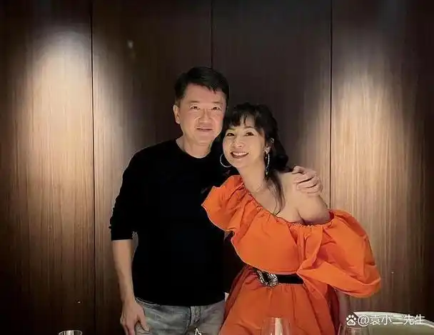 处优的生活已是关之琳的日常,她频繁地出现在各类名媛和阔太的聚会中