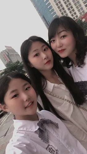 亲爱的妈妈和妹妹