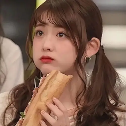 求可爱美女吃东西的头像