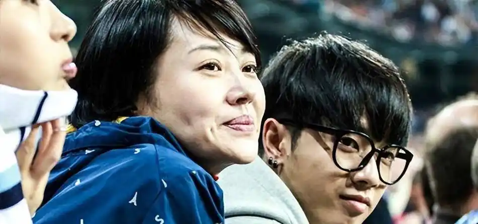 除了与华晨宇的绯闻之外,许晴还与张翰,井柏然等人物传出绯闻.