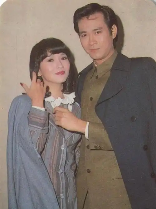 赵雅芝和郑少秋年轻时拍的烽火飞花一对俏佳人的故事