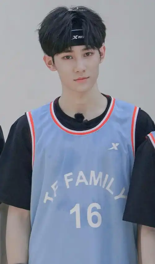 张真源#tf家族夏日运动会#饭拍打球,射箭,游泳……运动中的张哥好帅