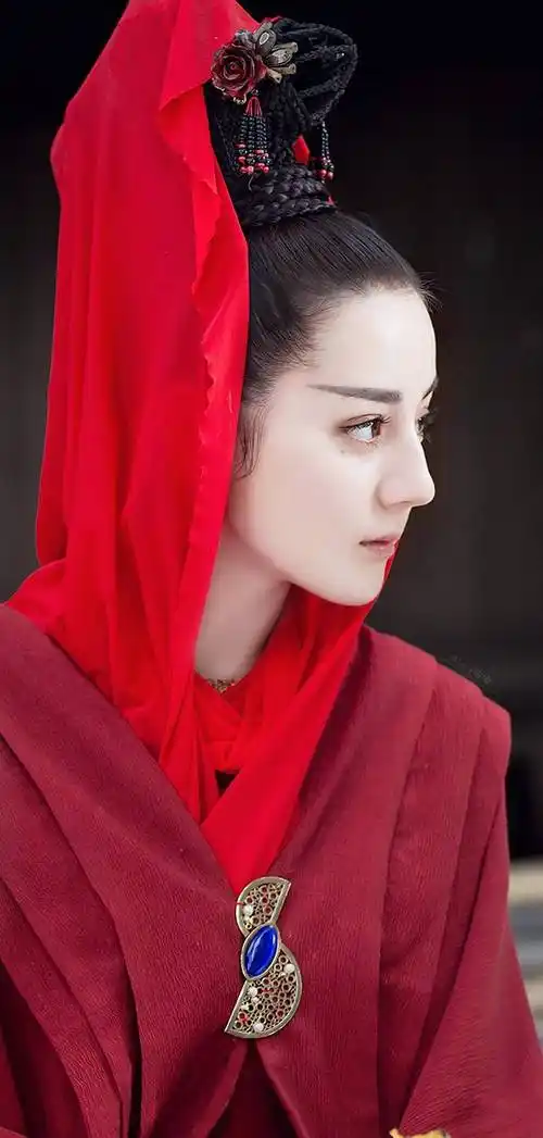 迪丽热巴的"梳平"造型,打破了我对她美貌的认知_服饰_古装_设计