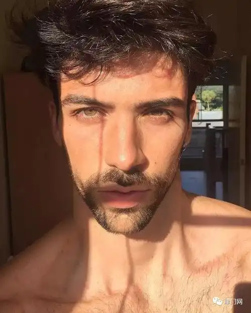 【私房写真】充满拉丁风情的胡渣男 carlos san juan