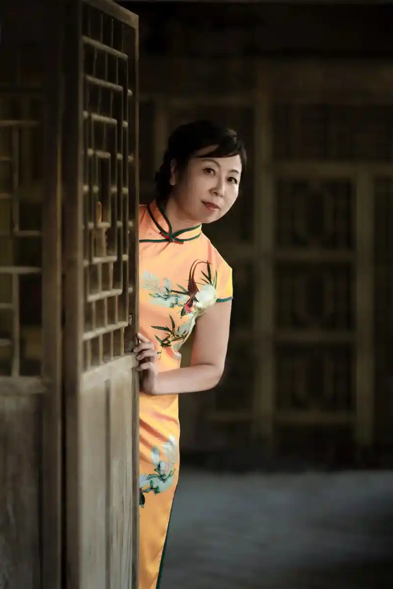 国粹芳韵#旗袍秀一秀女子好温柔 #只有照片能记录这份珍贵的回 - 抖音