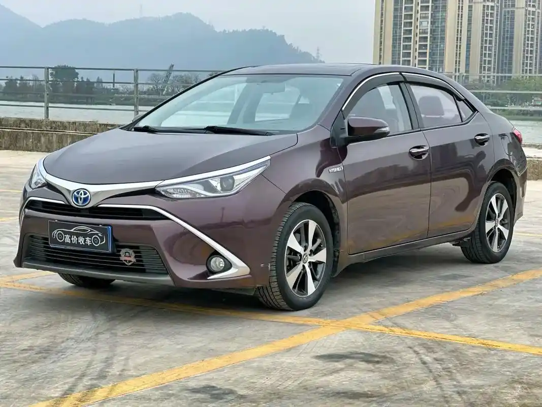 17年6月丰田雷凌双擎1.8l领先版,8万公里,无匙启动,电 - 抖音