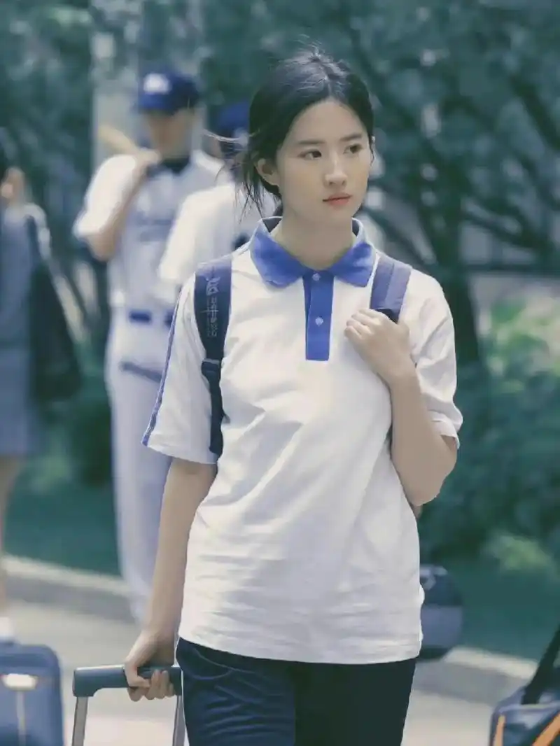 校服装也很好看呀#刘亦菲 #清纯甜美 #一眼沦陷 - 抖音