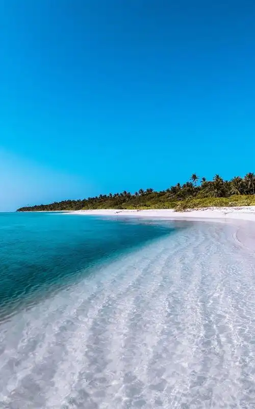 清澈的大海迷人风光