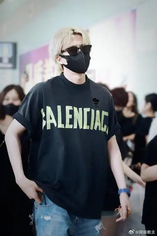 刘宇宁最新机场饭拍?我宁哥这个身材真的好绝,手也好好看 67