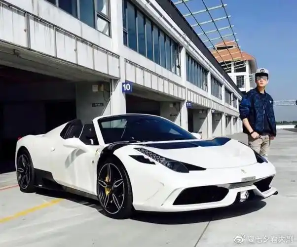 林俊杰直播公开家里豪宅王嘉尔都表示惊叹家里更是超多豪车