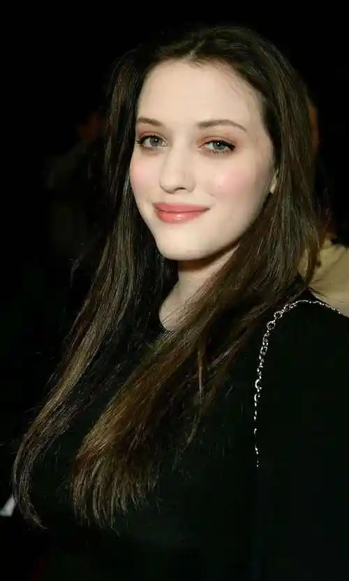 她将继续饰演两部《雷神》中的darcy lewis一角!期待! 67好棒!