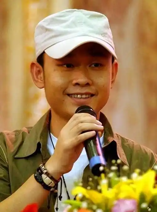 刀郎前妻杨娜:生下孩子后连夜跑路,33年过去了,她可曾后悔过?