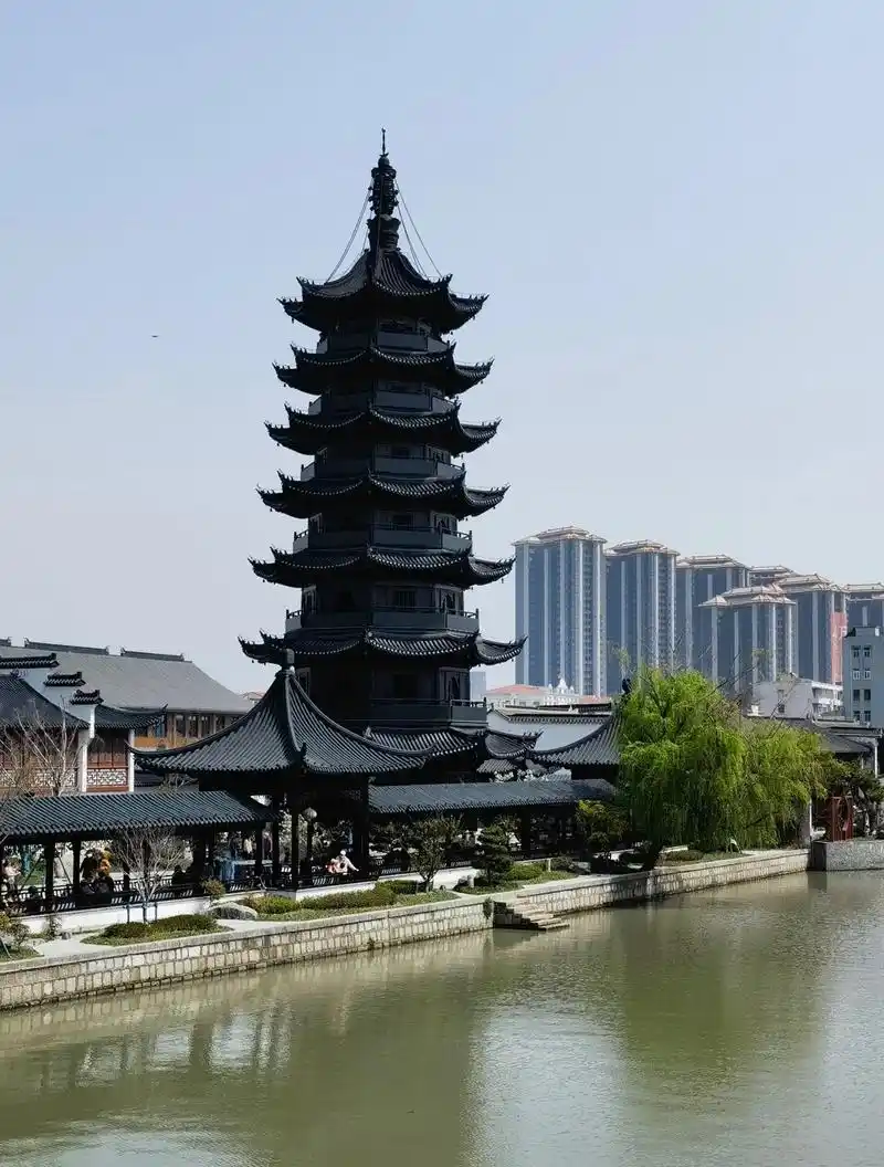 古镇新貌.泗泾古镇,经过几年的修缮,前不久重新开街后,很多人 - 抖音