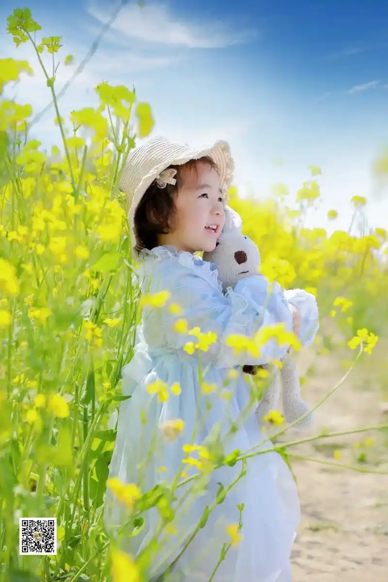 在#油菜花 田里拥抱春天#新乡儿童摄影 #儿童写真#生日照  - 抖音