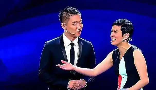 原创欢乐喜剧人亮点知名导演携老婆比赛与舞台演员一决高下