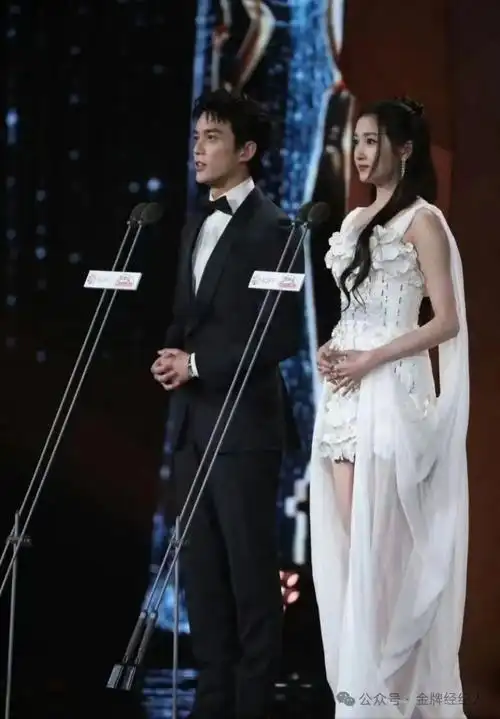 吴磊和关晓彤从童星时期就为自己累积了惊人的国民度,一个"国民闺女"