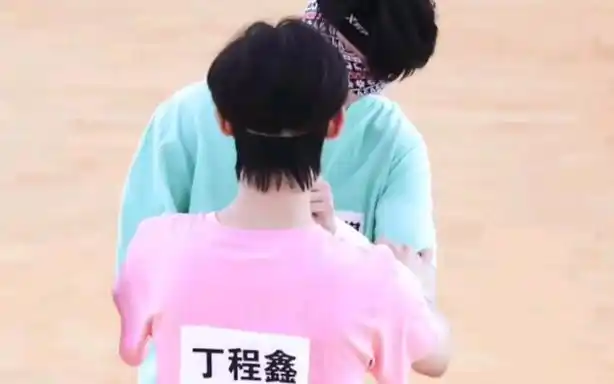 马嘉祺丁程鑫 小动作有点多哦
