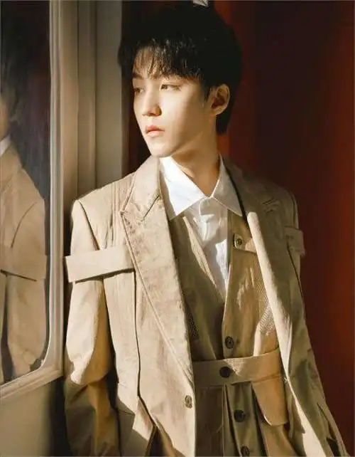 王俊凯:从少年偶像到全能艺人,他到底是如何完成华丽蜕变的?