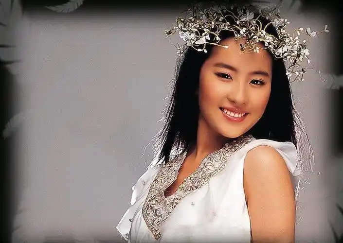 刘亦菲考古之网游"完美世界"代言第四弹