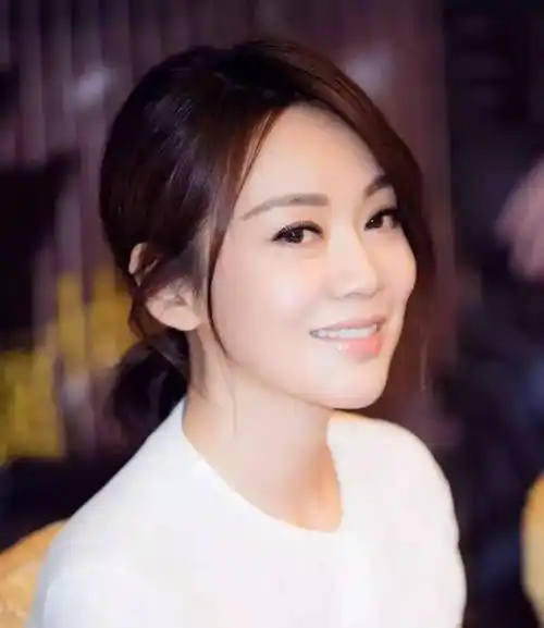 原创闫妮分手前不温不火分手后爆红前公婆怒说儿子丢了块宝