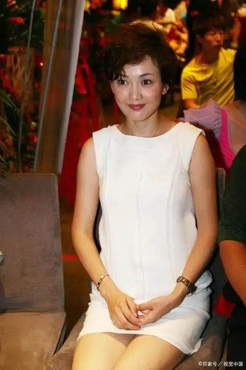 回顾:牛莉在巅峰期却退出舞台嫁人,如今生活怎么样?