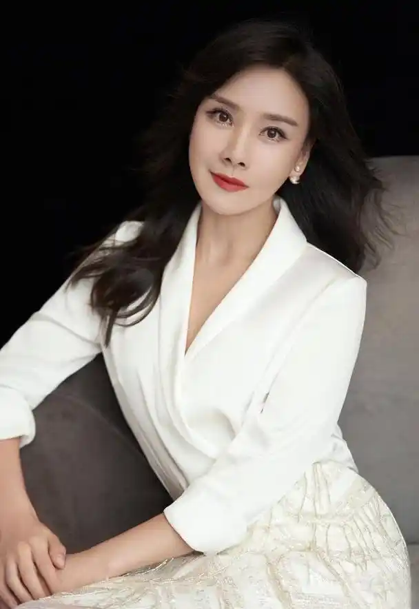 何琳:从上海走出的国际影后,她是老艺术家吕中的儿媳妇