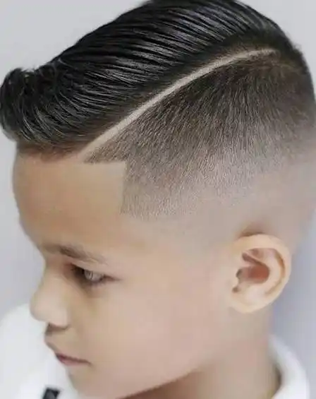 潮生活小男生的头发长得快,男童做个好看的发型不难,小男孩剃两边发型