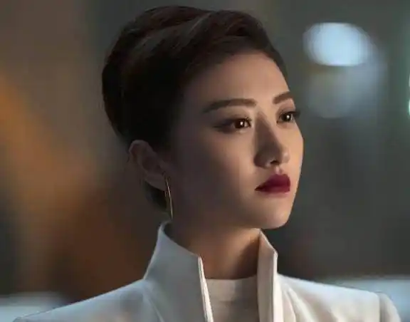 景甜也演霸道女总裁,影视剧里的女强人,刘涛袁泉戚薇谁更强!