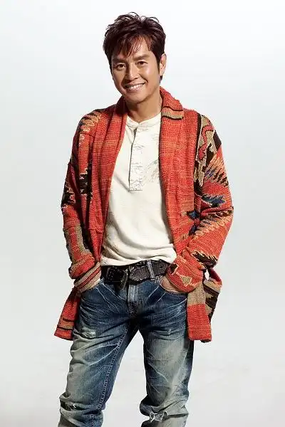 最新艺人曝光# ★谭咏麟&v4女子乐队