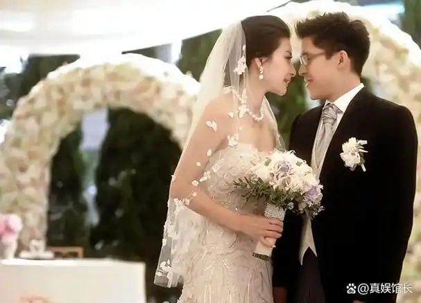 这一次郭晶晶和霍启刚联手给香港贵妇圈好好上了一课