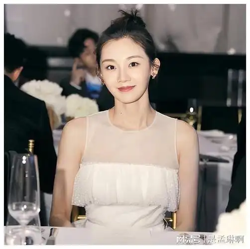 脖子上"草莓"明显,网友:郑恺你小子真行|发型|苗苗(演员)_网易订阅