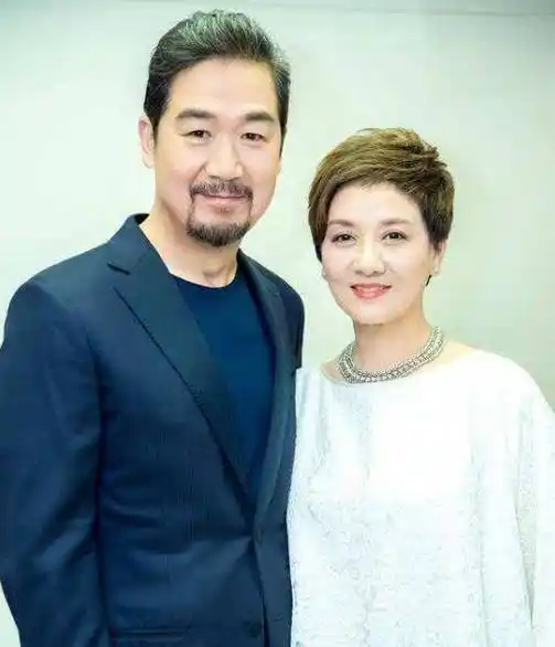 张国立邓婕二婚,被要求30年不要孩子,如今63岁有了女儿_生活_婚姻